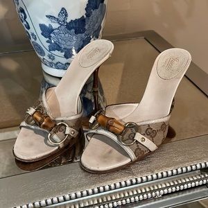 Gucci Must have hard to find signature slides